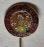 CARUL CU BERE, restaurant din Bucuresti - insigna din anii 1970 ( Republica Socialista Romania)