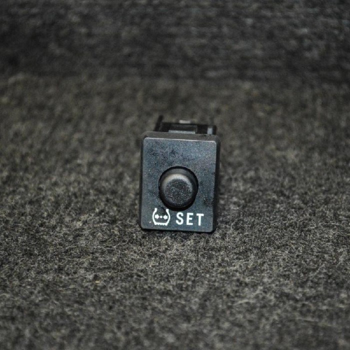 Comutator PEUGEOT 108 2015 OEM: 15D084 1542854