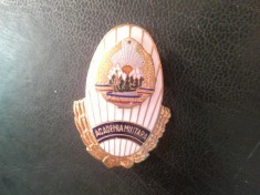 Insigna RSR Academia Militara , stema RSR , metal si email , h=4,2cm