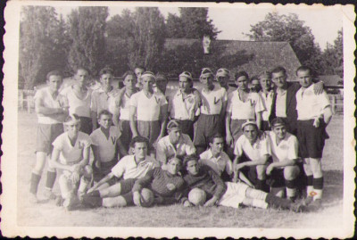 HST M170 Poză echipa fotbal 1945 Vulturii H&amp;acirc;rlău foto