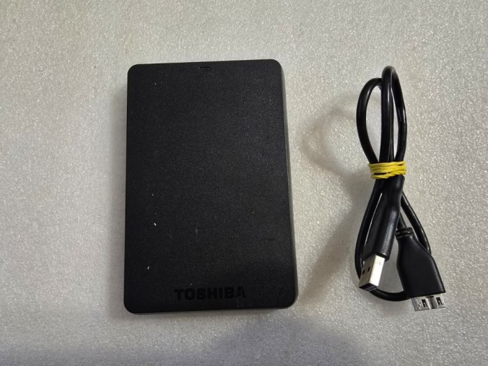 Hard disk extern portabil Toshiba Canvio Basics 1TB V63700-C USB 3.0 Black
