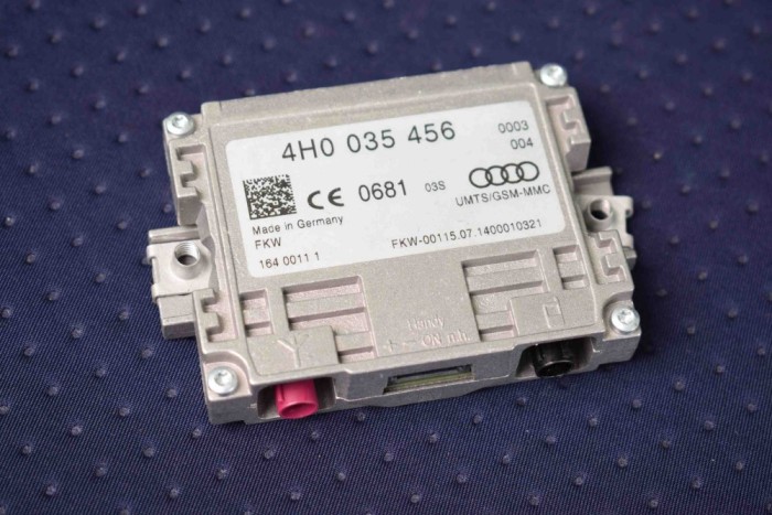 Amplificator de antena VW PASSAT Variant B8 3G5 2015 OEM: 4H0035456