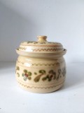 Vas ceramic rustic vechi, cu capac, lut ars si smaltuit, decorat pictat manual