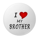 Cumpara ieftin Insigna rotunda I Love My Brother, 58 mm, fundal alb, inimioara rosie, ac metalic