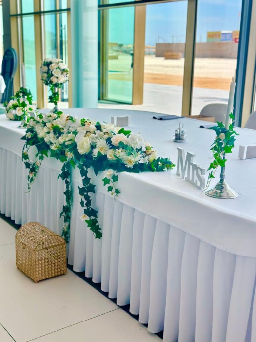 Inchiriere Prezidiu elegant pentru miri , decor nunta