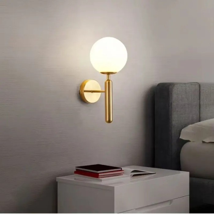Aplica de perete, dulie E14, 1 glob alb, 230V, corp auriu, max 60w