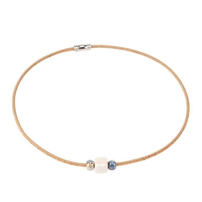 Colier din pluta cu elemente ceramice geometrice alb-albastru