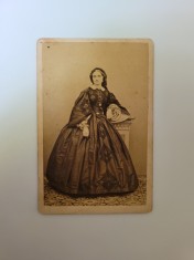 RARA CDV, Doamna cu crinolina, foto Institutul de Fotografie Fabrik- Viena, 1860