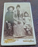 Fotografie femeie cu baiat si fetita, tip CDV