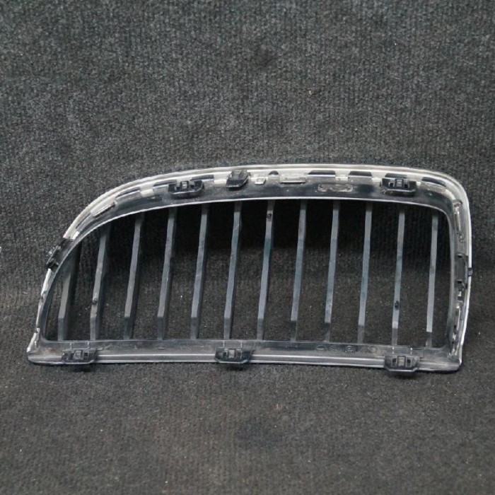 Grila dreapta față BMW 3 E90 2007 OEM: 7120008 2011287