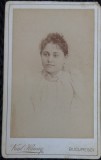 Fotografie tip CDV, Tanara cu parul ondulat, perioada interbelica