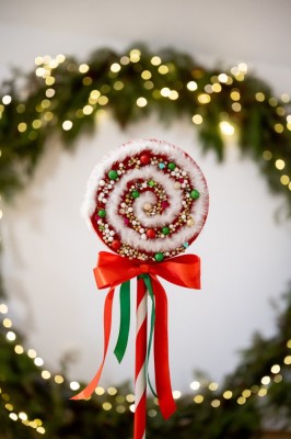Decoratiune vitrina &amp;ndash; Giant lollipop cu led foto
