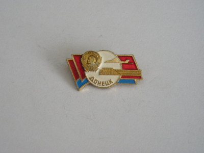 QW9 L 66 - insigna - aviatie - tematica orase - Donesk - Fosta URSS - aeroport foto