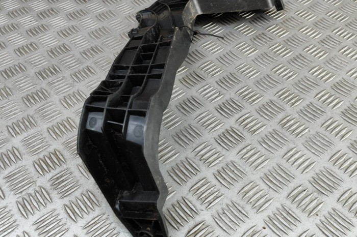 Suport bara de protecție st&acirc;nga spate AUDI Q2 GA 2024 OEM: 81A807253A | 31952020