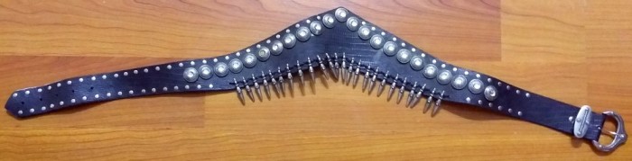 Curea copii, rocker, din piele, cu ținte metalice (XXXS)