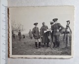 Fotografie ofițeri rom&acirc;ni WWII &icirc;n instrucție topografică (20.III.1940)