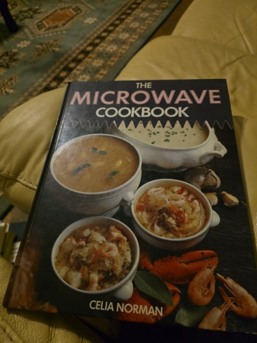 The Microwave Cookbook - Celia Norman