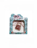 Martisor tip brosa cu model gentuta cu pietricele rosii pentru 1 si 8 martie