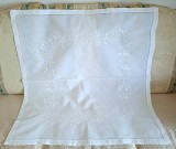 Fata de masa Vintage din bumbac cu broderie pe fir tip grila si broderie manuala- ALB