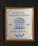Placheta comemorativa societatea numismatică rom&acirc;nă secția Caracal 1981-1986