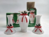 vaza + 2 sfesnice portelan Mount &amp; Clemens Japonia vintage 1986 Ribbon &amp; Holly in cutiile originale