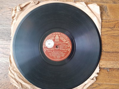 Disc Gramofon. PATEFON. Les deux commeres -Fete Militaire foto