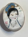 Bomboniera cutie de provenienta chinezeasca, lemn si matase cu stampa