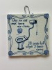 Faianta veche olandeza DELFT pentru toaleta, cu mesaj haios, Decorative