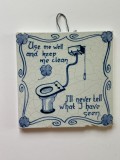 Faianta veche olandeza DELFT pentru toaleta, cu mesaj haios, Decorative