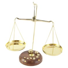Decoratiune Balanta din alama cu 8 greutati 18 CM