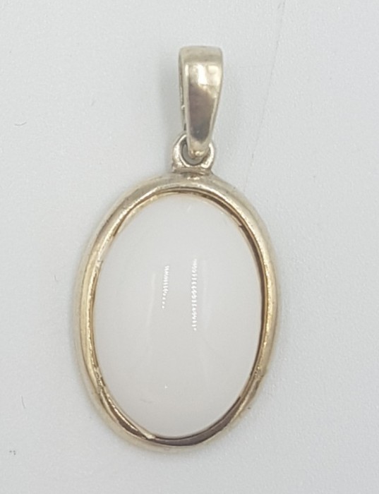 Superb pandantiv vintage din argint placat aur si quartz alb