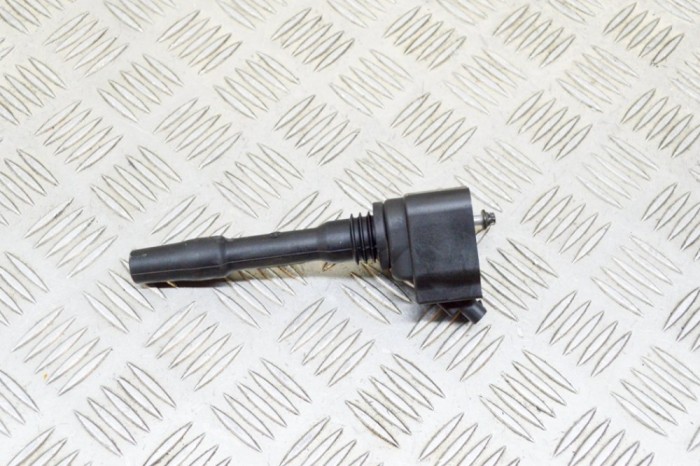 Bobina de inducție de &icirc;naltă tensiune BMW 4 Coupe F32, F82 2018 OEM: 77850002,8643360 13353984