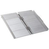 HOMCOM Rampă Pliabilă pentru Scaun cu Rotile cu Margini Exterioare, 61x74x5 cm, Argintiu | Aosom Romania