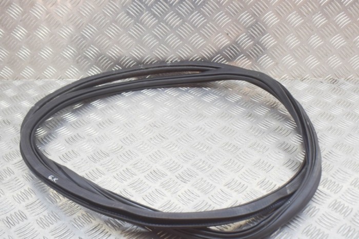 Garnitura ușă st&acirc;nga spate AUDI Q7 4M 2020 OEM: 4M0833721C | 13123298