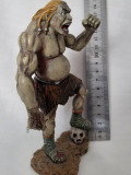 Razboinic neanderthal fotbal pictat manual 17 cm rasina statueta figurina muschi