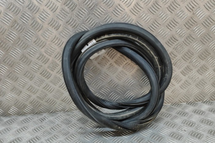Garnitura ușă dreapta spate VW CADDY IV Furgon SAA, SAH 2017 OEM: 2K5843792G | 26682188