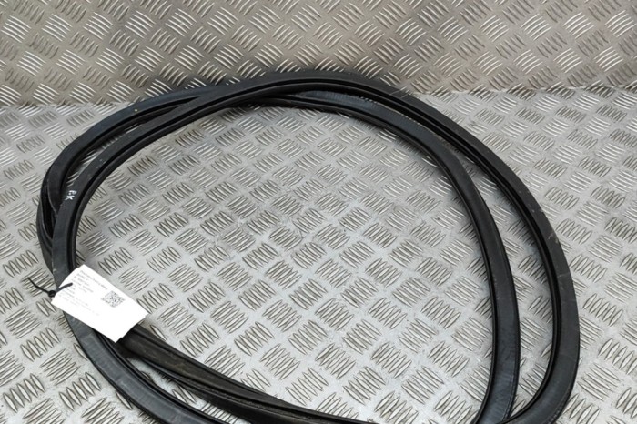 Garnitura ușă st&acirc;nga față AUDI Q7 4M 2017 OEM: 4M0833721C | 29373411