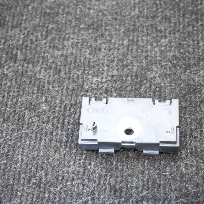 Amplificator de antena AUDI Q3 8U 2012 OEM: 8T8035570 3968275