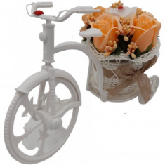 Aranjament floral, trandafiri, portocalii "Bicicleta cu flori zambarete", flori de sapun, 22x15x12 cm