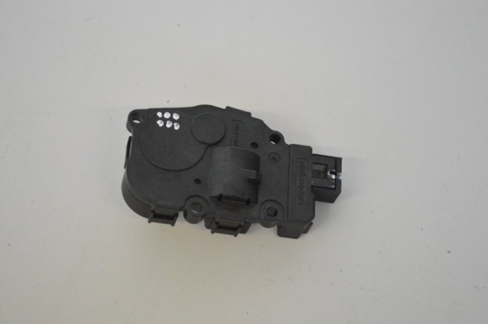 Motoras clapetă aeroterma PORSCHE CAYENNE 92A 2014 OEM: 16450178 25971452
