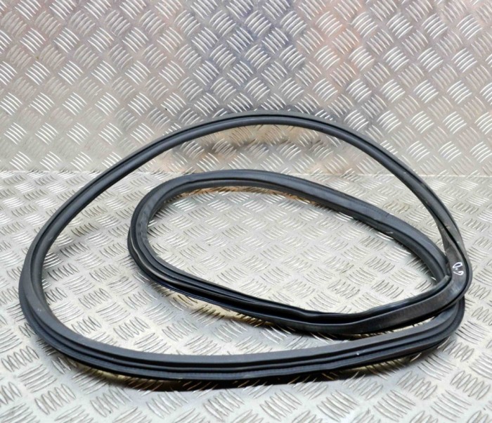 Garnitura ușă dreapta spate AUDI Q5 FY 2020 OEM: 80A833721D