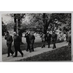 AMBASADORUL ROMAN LA O.N.U. MIHAIL HASEGANU , IN DELEGATIE LA PRAGA , CU INALTI OFICIALI , FOTOGRAFIE DE GRUP , ANII &#039;60 - &#039; 70