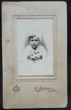 Fotografie pe carton, baietel cu basca, inceput de secol XX