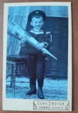 Fotografie tip CDV, baietel imbracat marinar, inceput de secol XX