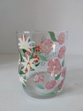 Vas de sticla / vaza / pahar mare, pictat manual cu flori, 10.5cm x 9cm