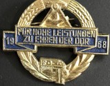 ISGSTR1 Insignă veche RDG / DDR 1968 - &bdquo;F&uuml;r hohe Leistungen zu Ehren der DDR&rdquo;, FDJ / JP