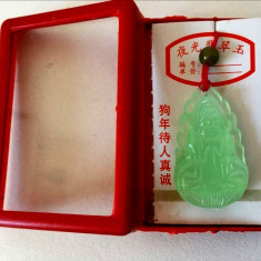 * Talisman zodiac chinezesc: caine, pandativ plastic verde imitatie jad, 3.5cm