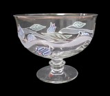 VAS DIN STICLA VINTAGE PE PICIOR CENTRAL CU MODEL FLORAL LUCRAT MANUAL