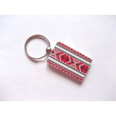 breloc pe lemn cu motiv traditional 43045