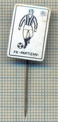 Y 429 INSIGNA- SPORTIVA - FK. PARTIZAN -FOTBAL- IUGOSLAVIA-PENTRU COLECTIONARI foto